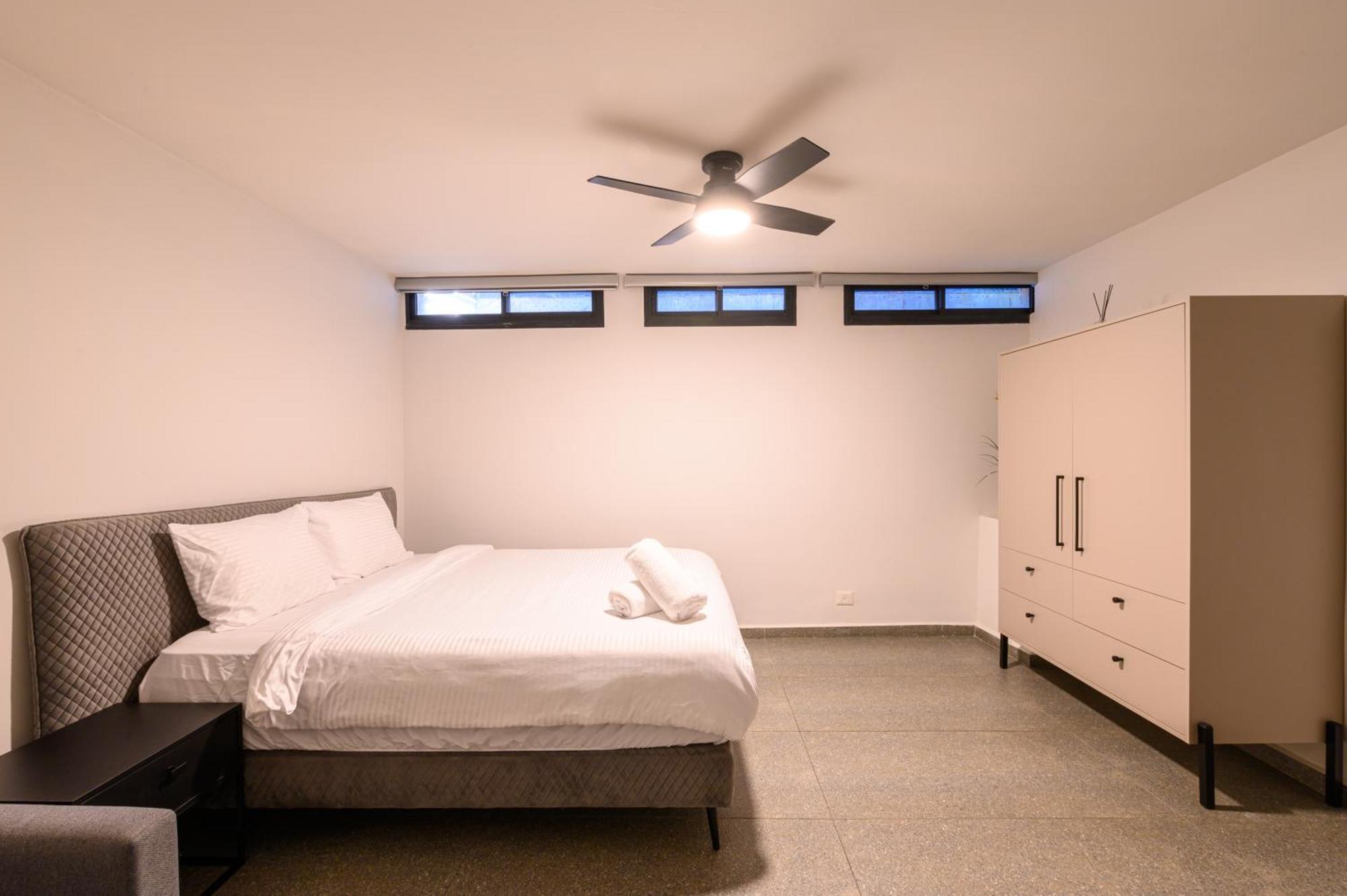 Rokah Luxury Villa At Ramat Hahayal Tel Aviv Rom bilde