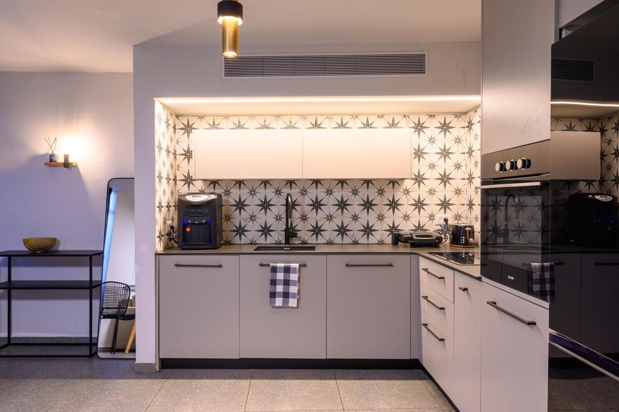 Rokah Luxury Villa At Ramat Hahayal Tel Aviv Rom bilde