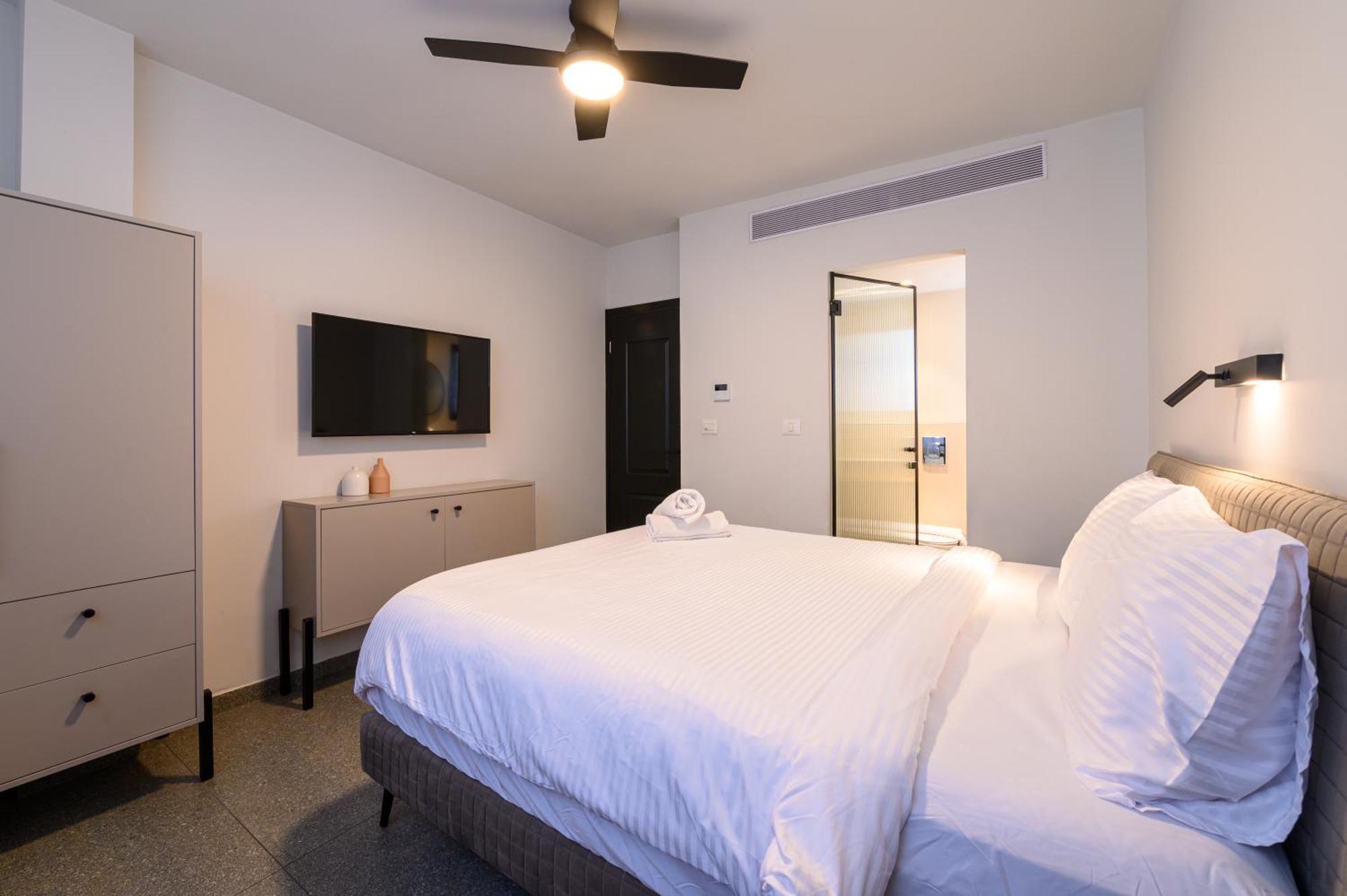 Rokah Luxury Villa At Ramat Hahayal Tel Aviv Rom bilde