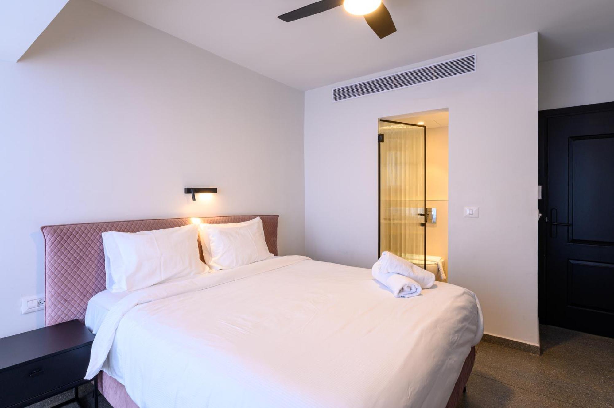 Rokah Luxury Villa At Ramat Hahayal Tel Aviv Rom bilde